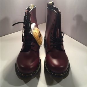 BRAND NEW DR MARTENS AIRWAIR